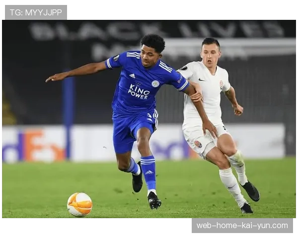 切尔西中卫组合默契度欠缺 协防补位不及时导致失位 切尔西中卫组合默契度欠缺 协防补位不及时导致失位